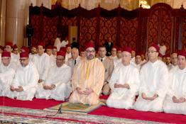 Image du Maroc Professionnelle de  SM le Roi, Amir Al Mouminine, accomplit la prière du Vendredi à la mosquée Hassan II à Casablanca, le 17 Mai 2019. (Photo/ SPPR) via Jalilbounhar.com 